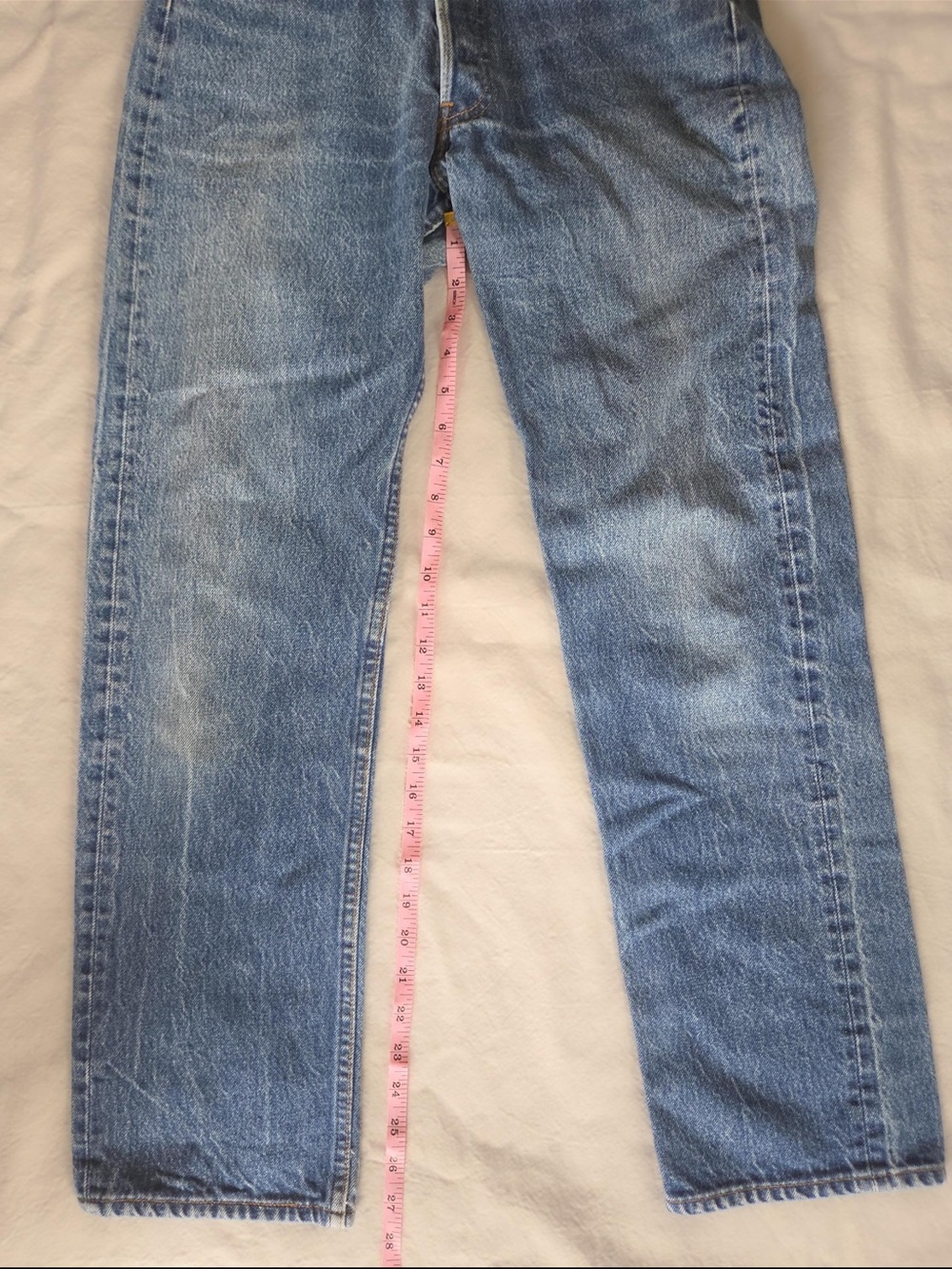 Vintage Levi's 501 30x33 — fits like 28” - Picture 6 of 9